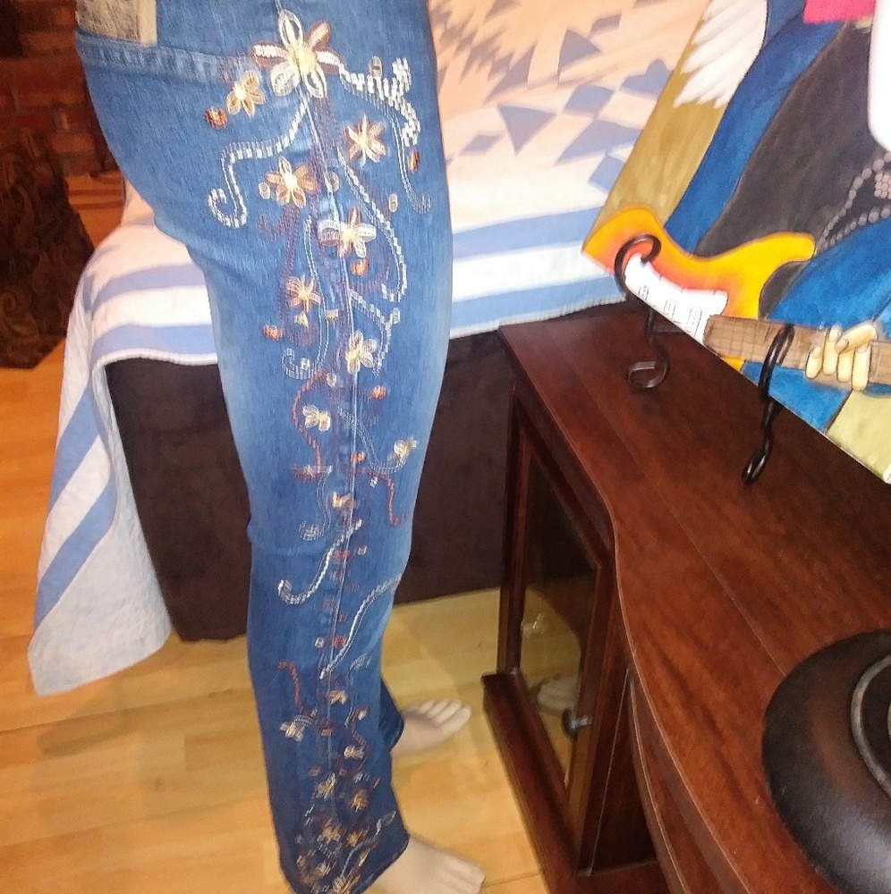 Z. Cavaricci Vintage Size 5 slight flare jeans.